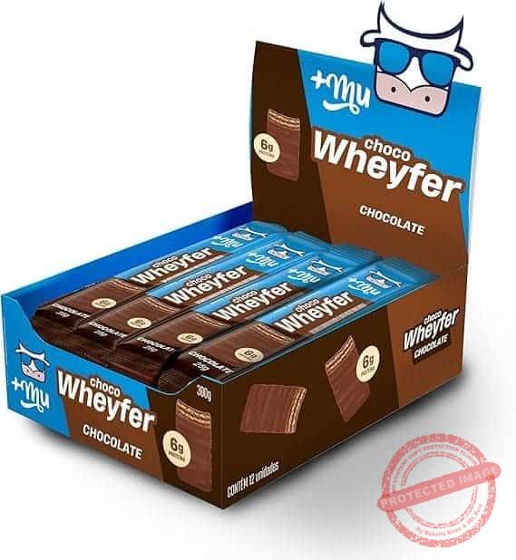 Chocowheyfer-Mais-Mu-Wafer-Proteico-Sabor-Chocolate-6g-de-Proteina-Zero-Acucar-Display-com-12-Unidades.jpg Chocowheyfer, Mais Mu, Wafer Proteico Sabor Chocolate, 6g de Proteína, Zero Açúcar, Display com 12 Unidades - Imagem 1